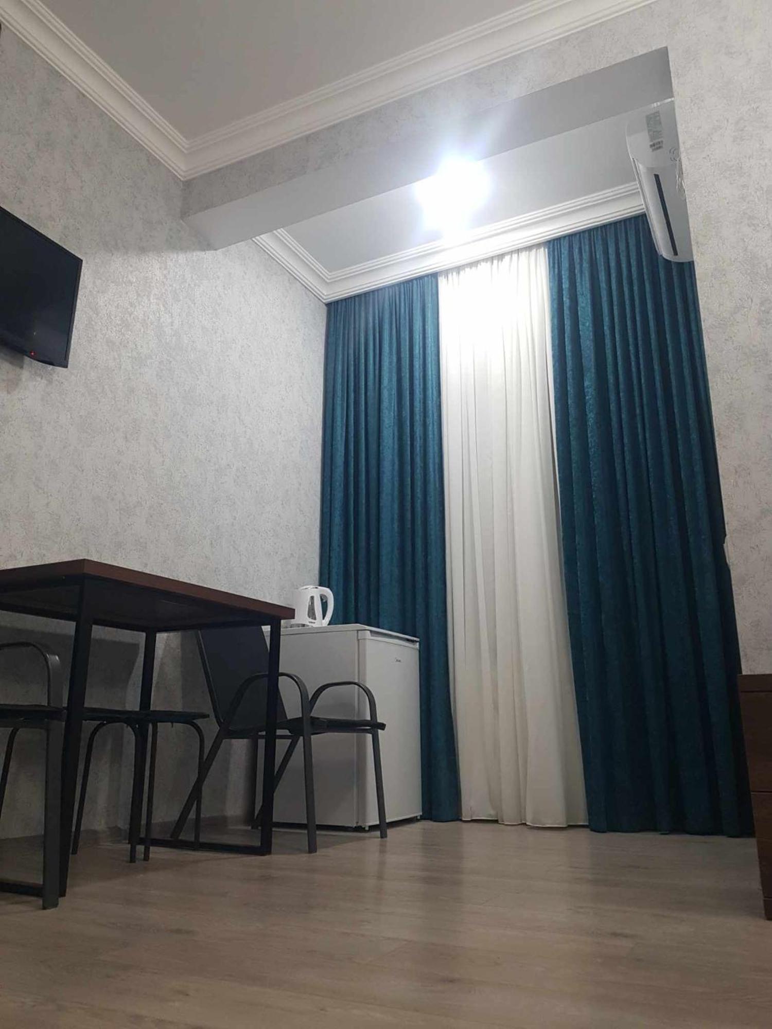 Guest House Glicinia Tskaltubo Exterior foto